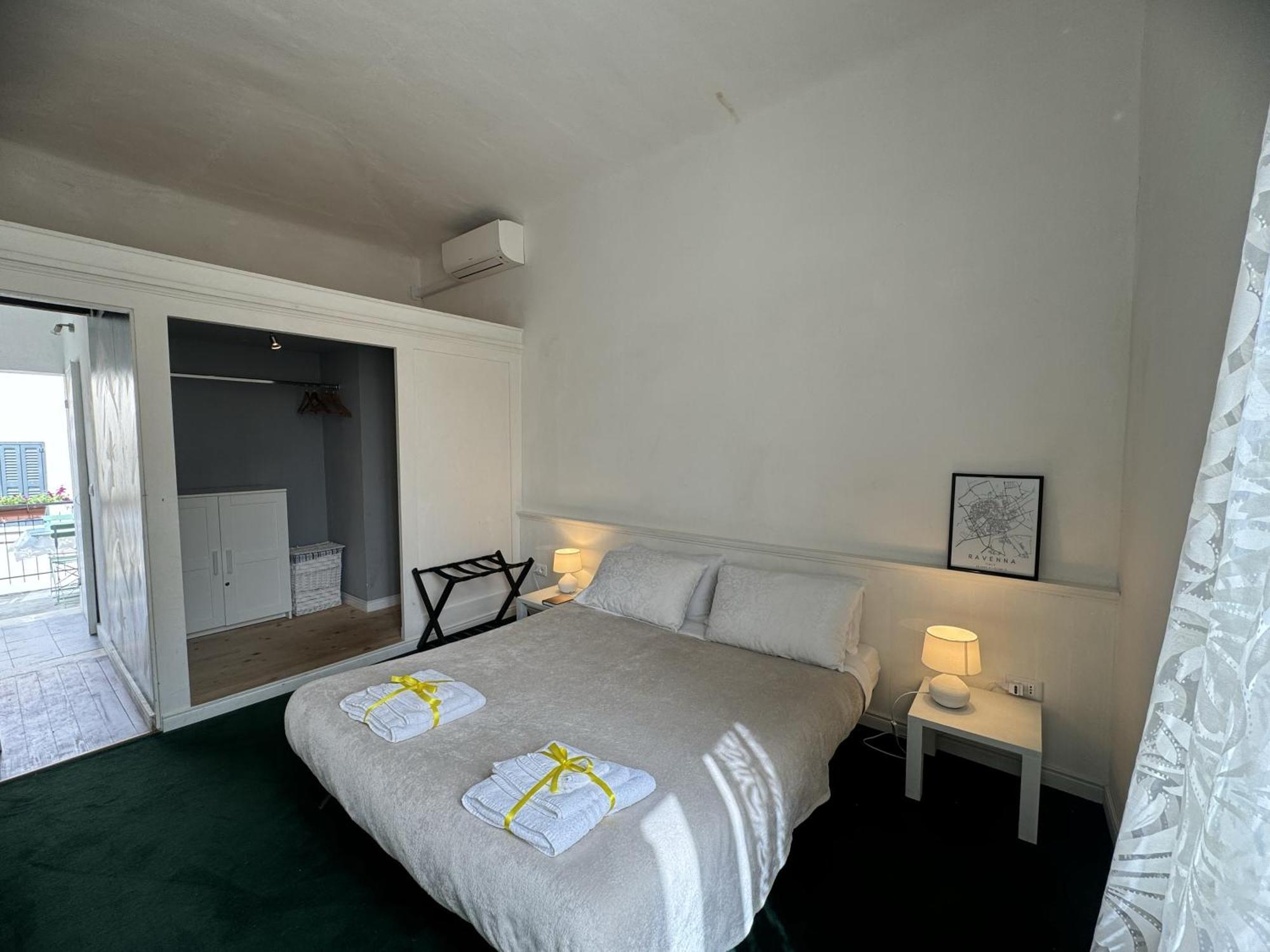 Maison Leone Apartment Ravenna Bagian luar foto